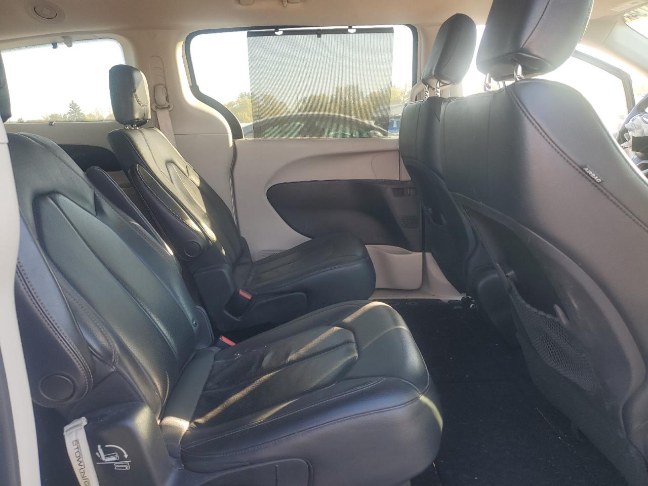 2019 Chrysler Pacifica VIN 2C4RC1BG0KR685785 Copart auction photo, front end damage thumbnail 11
