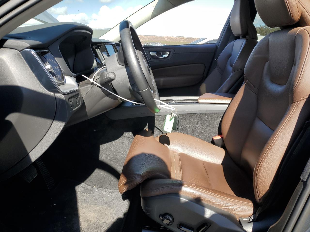 2019 Volvo XC60 VIN LYV102RK5KB316195 Copart auction photo, side / rear end damage thumbnail 7