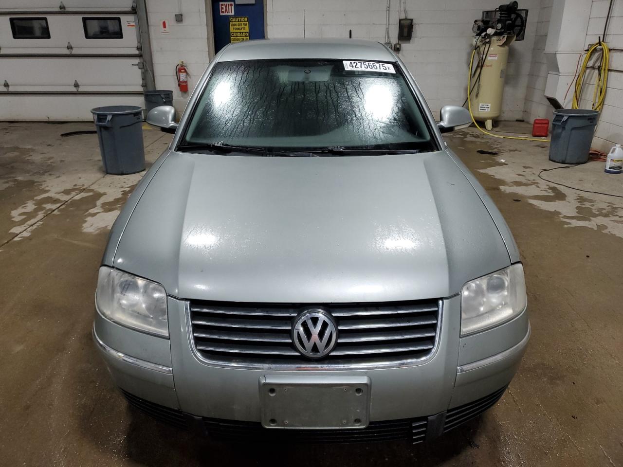 2004 Volkswagen Passat VIN WVWMD63B74P204751 Copart auction photo, front end / side damage thumbnail 5