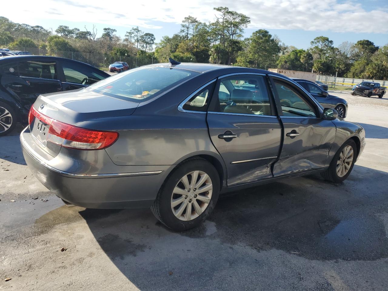 2010 Hyundai Azera VIN KMHFC4DD5AA484650 Copart auction photo, side / minor dent/scratches damage thumbnail 3