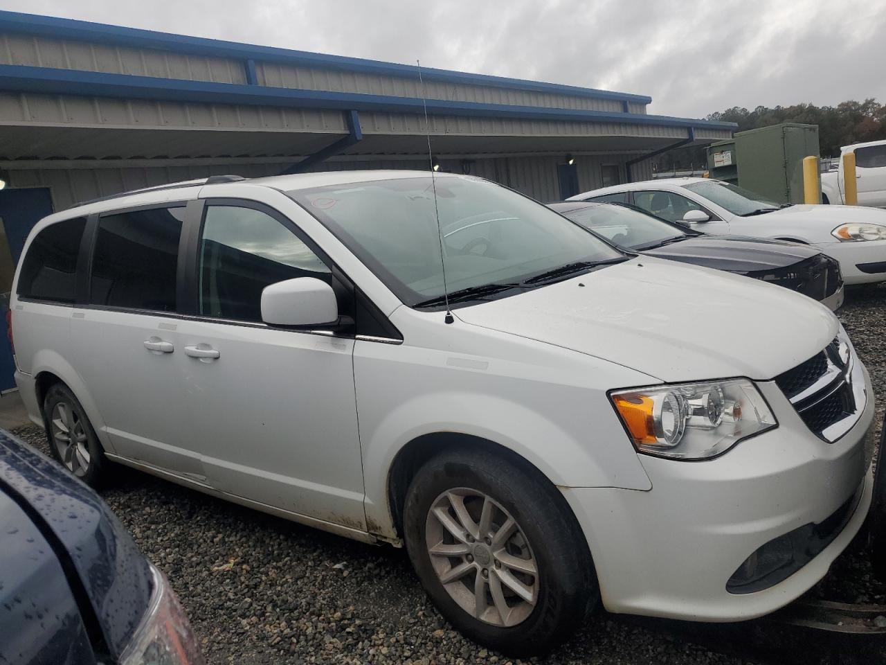 2019 Dodge Caravan VIN 2C4RDGCG5KR516764 Copart auction photo, minor dent/scratches damage thumbnail 4