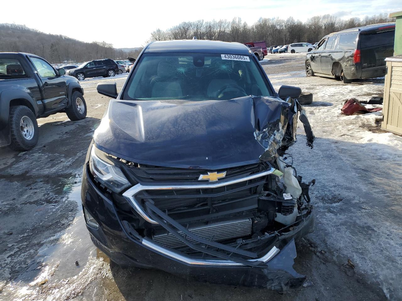 2020 Chevrolet Equinox VIN 3GNAXHEV2LS688753 Copart auction photo, front end / side damage thumbnail 5