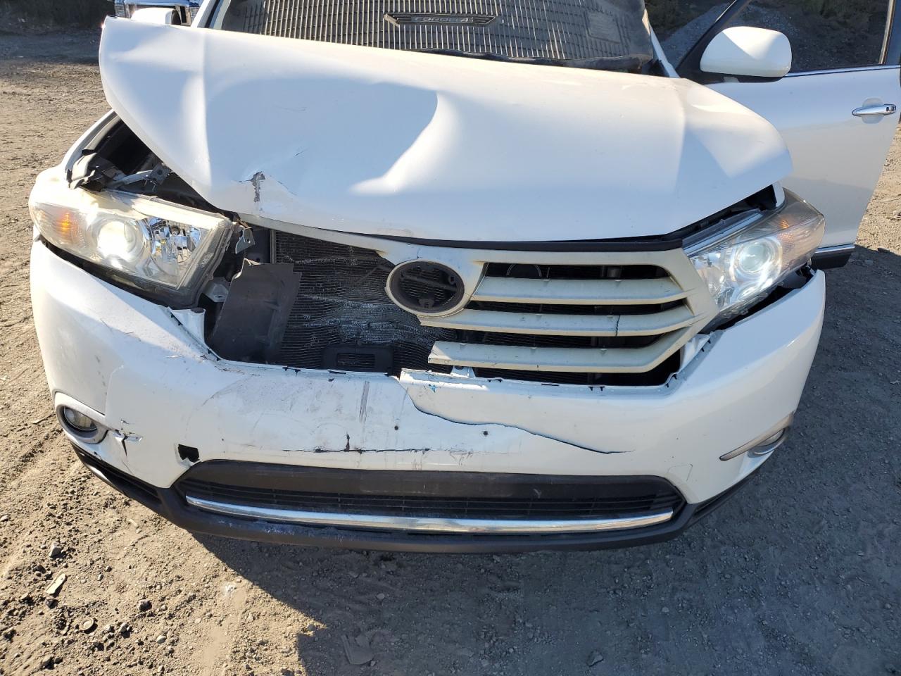 2013 Toyota Highlander VIN 5TDDK3EH2DS182430 Copart auction photo, front end / minor dent/scratches damage thumbnail 13