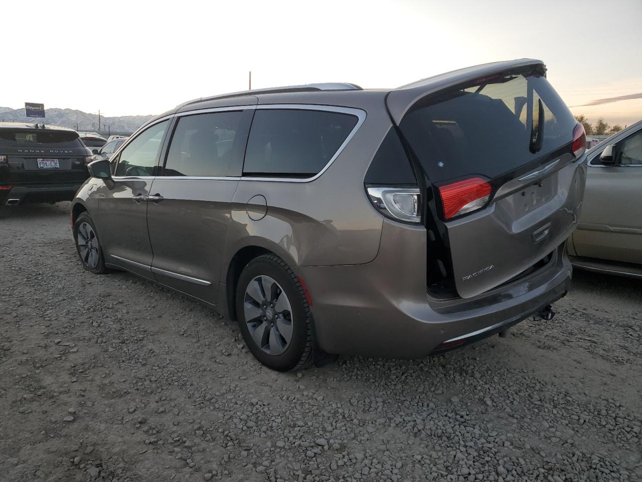 2018 Chrysler Pacifica VIN 2C4RC1N74JR129652 Copart auction photo, rear end damage thumbnail 2