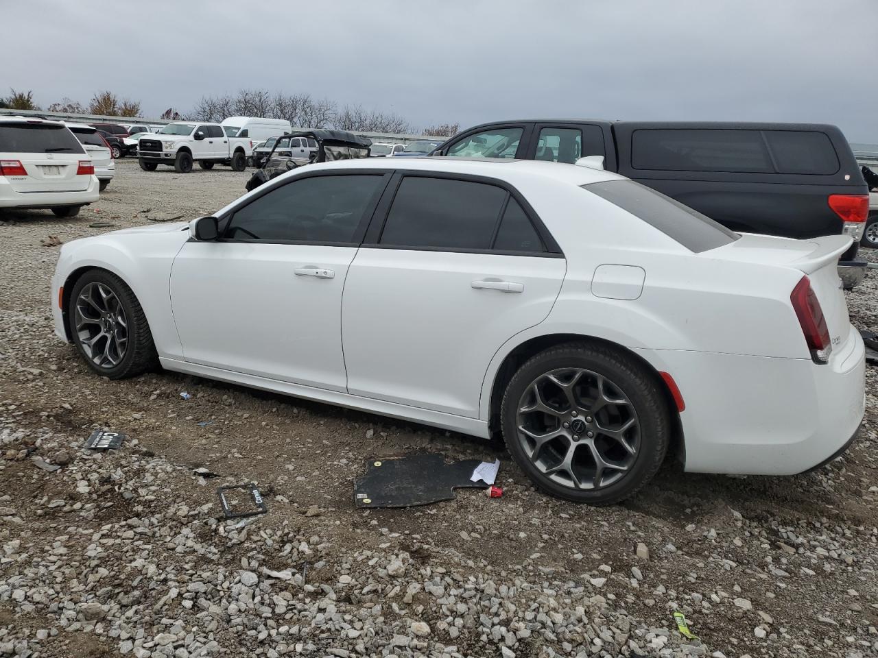 2018 Chrysler 300 VIN 2C3CCABG7JH261440 Copart auction photo, front end / side damage thumbnail 2