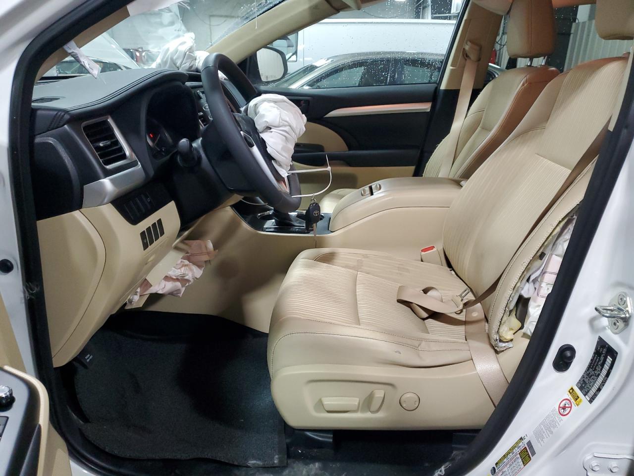 2015 Toyota Highlander VIN 5TDBKRFH2FS176753 Copart auction photo, front end damage thumbnail 7