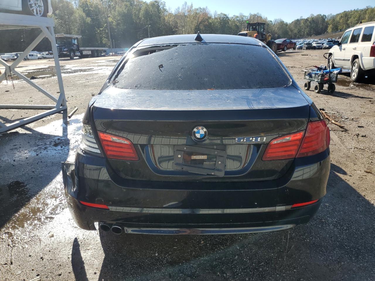 2012 BMW 5er VIN WBAXG5C5XCDX04652 Copart auction photo, side damage thumbnail 6
