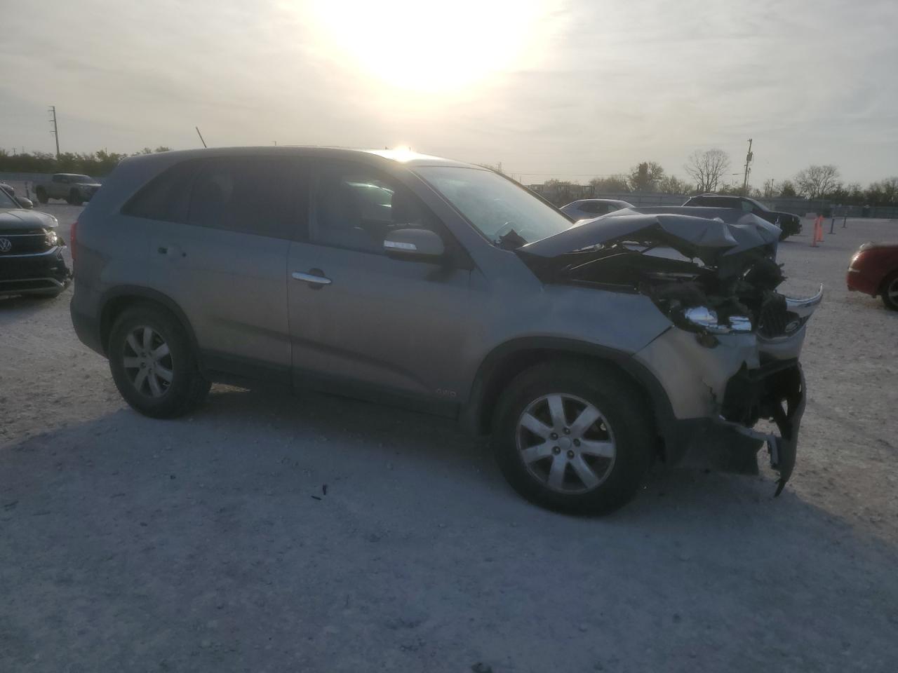2013 KIA Sorento VIN 5XYKTDA63DG421883 Copart auction photo, front end / side damage thumbnail 4