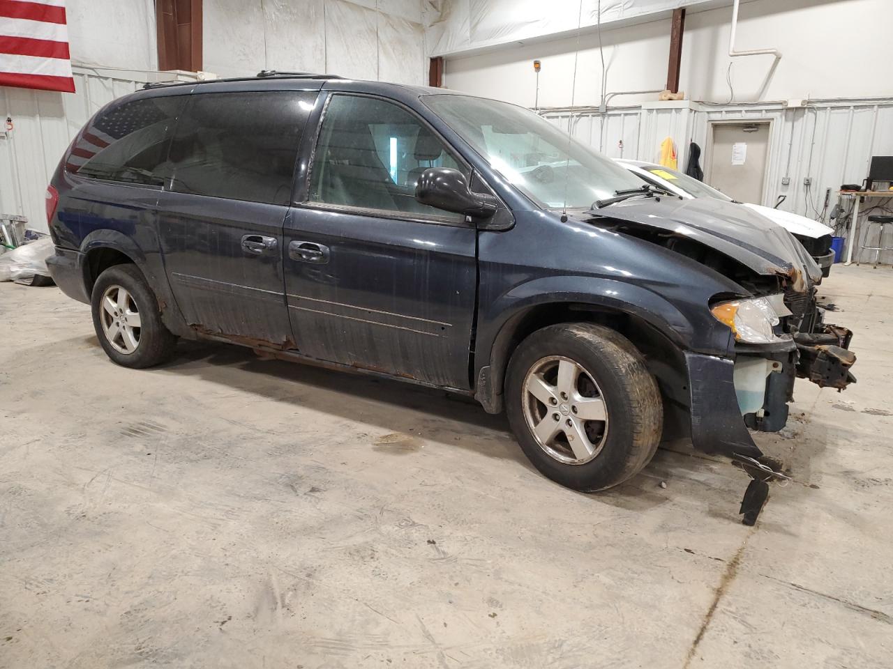 2007 Dodge Caravan VIN 2D4GP44L27R118611 Copart auction photo, front end / minor dent/scratches damage thumbnail 4