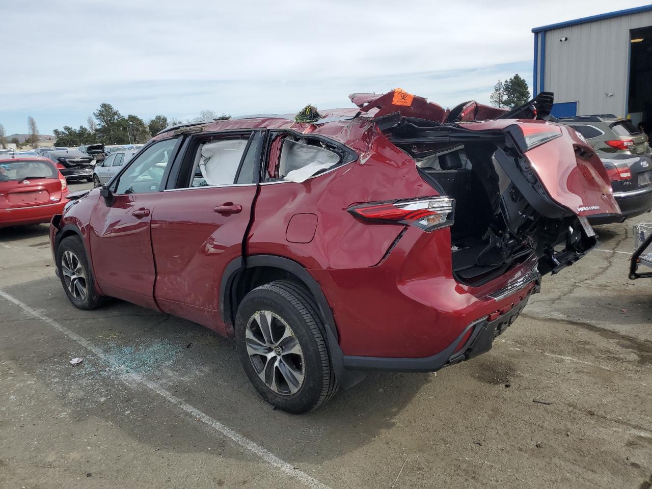 2022 Toyota Highlander VIN 5TDHZRBH5NS592001 Copart auction photo, rollover damage thumbnail 2