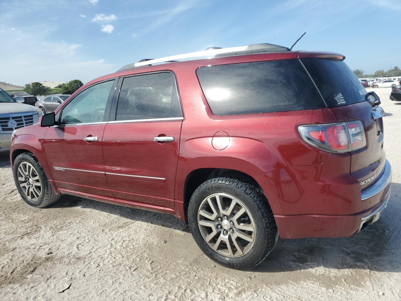2015 GMC Acadia VIN 1GKKVTKDXFJ114171 Copart auction photo, minor dent/scratches damage thumbnail 2