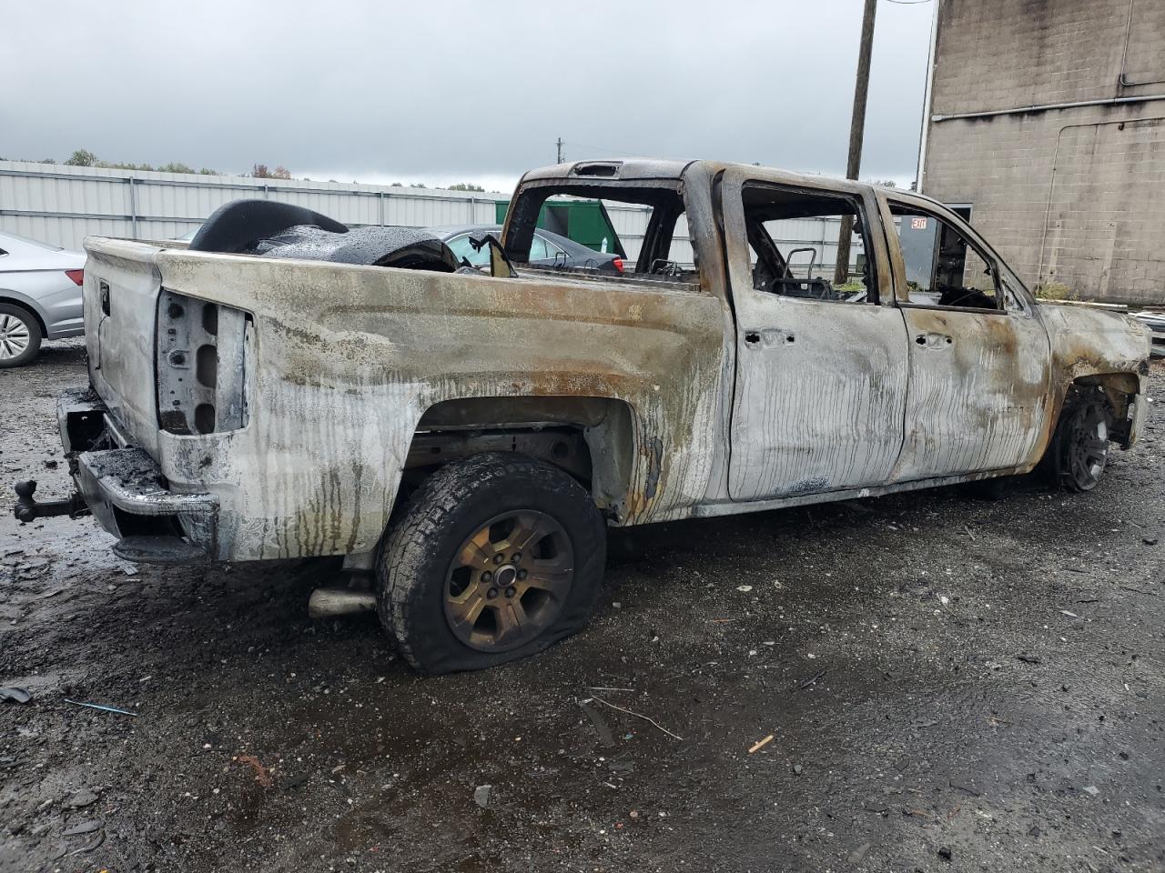 2018 Chevrolet Silverado VIN 3GCUKREC8JG602306 Copart auction photo, burn / all over damage thumbnail 3