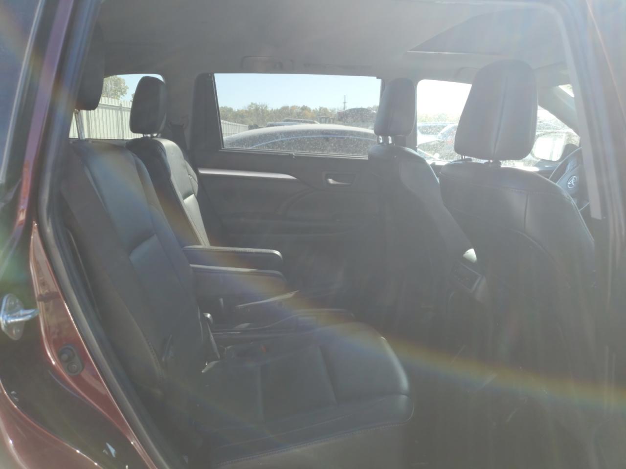 2019 Toyota Highlander VIN 5TDJZRFHXKS954976 Copart auction photo, front end damage thumbnail 12
