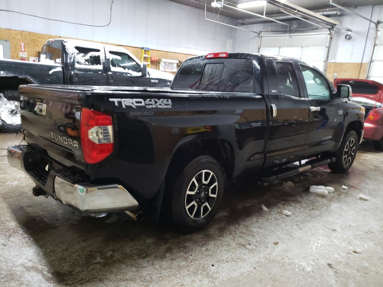 2017 Toyota Tundra VIN 5TFUW5F12HX620400 Copart auction photo, side / rear end damage thumbnail 3