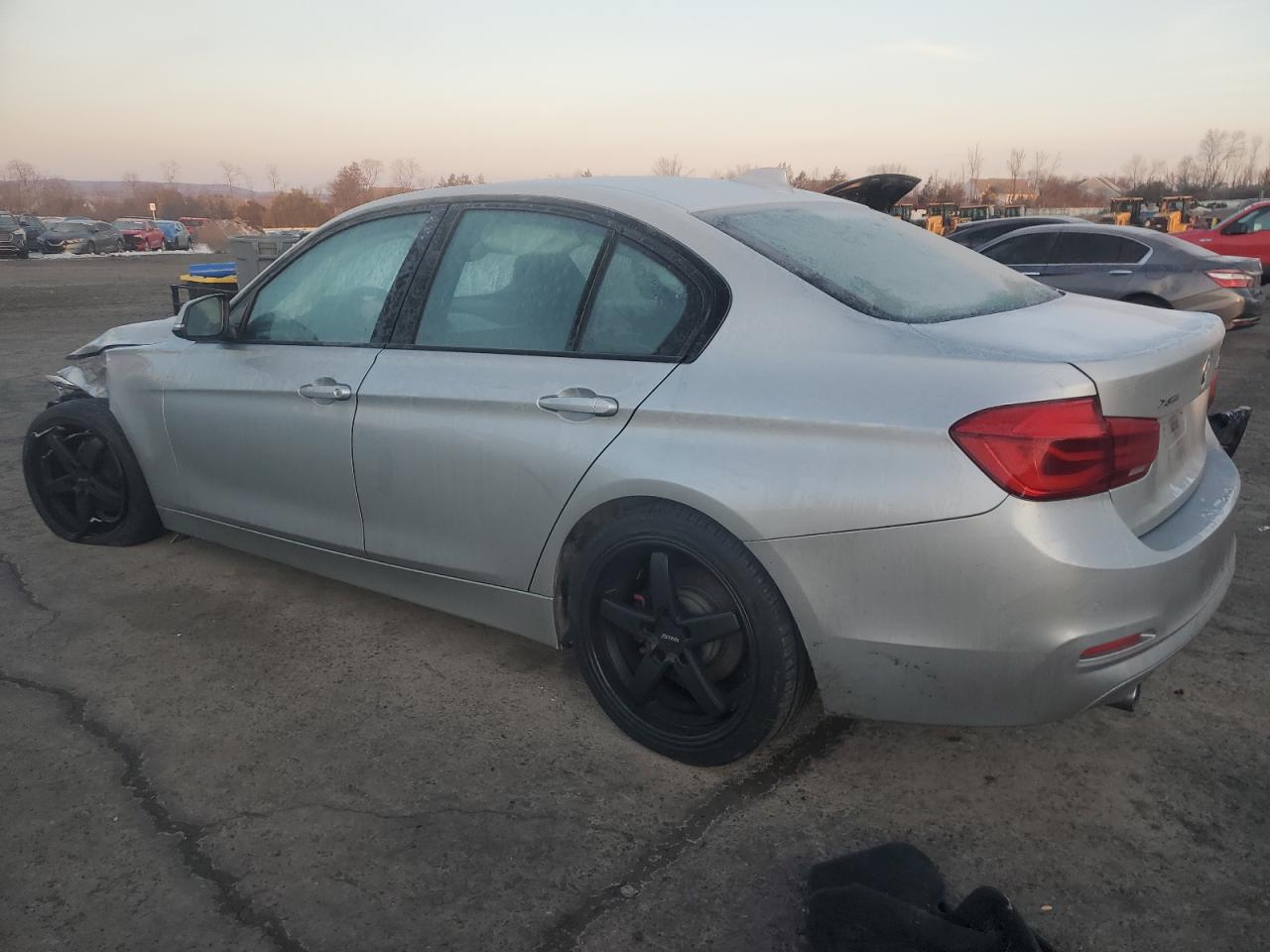 2017 BMW 3er VIN WBA8A3C39HA067299 Copart auction photo, front end / rear end damage thumbnail 2