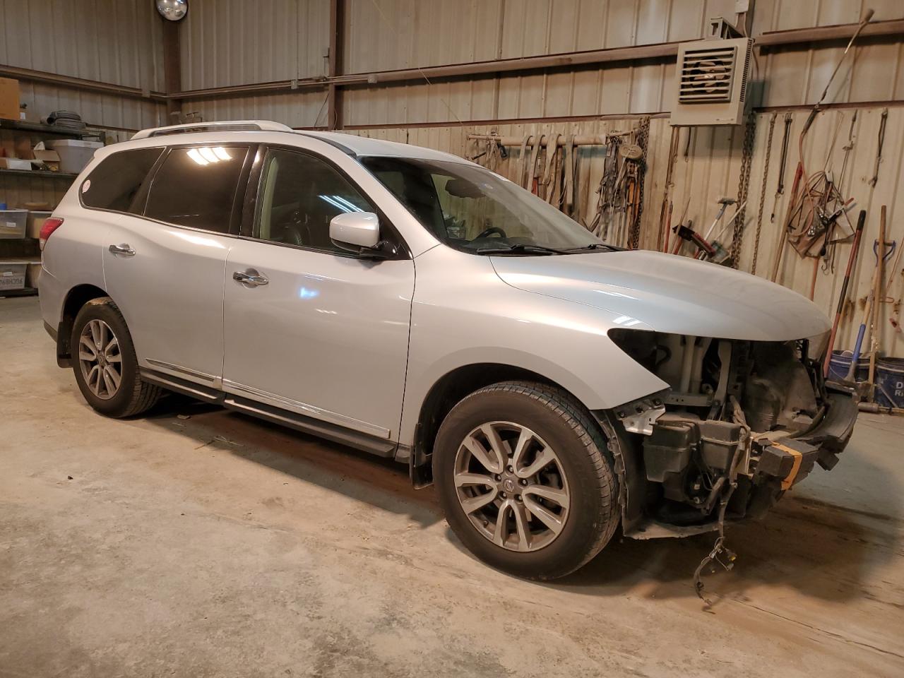 2016 Nissan Pathfinder VIN 5N1AR2MM3GC671752 Copart auction photo, front end / minor dent/scratches damage thumbnail 4