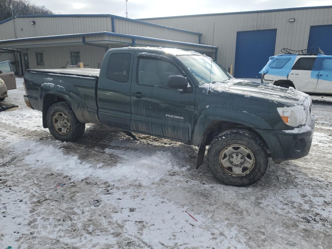2010 Toyota Tacoma VIN 5TEUX4EN0AZ724667 Copart auction photo, rear end / side damage thumbnail 4