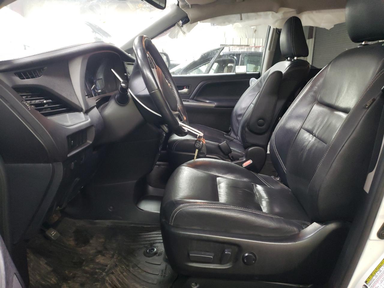 2018 Toyota Sienna VIN 5TDXZ3DC6JS911779 Copart auction photo, side damage thumbnail 7