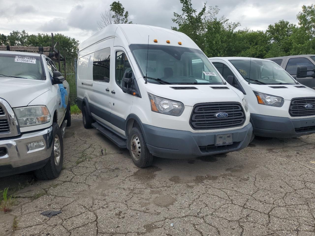 2017 Ford Transit VIN 1FTBF4XG3HKB35894 Copart auction photo, minor dent/scratches damage thumbnail 4
