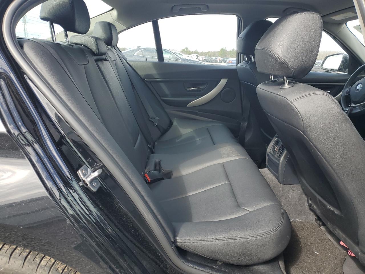 2016 BMW 3er VIN WBA8A9C57GK615944 Copart auction photo, front end / rear end damage thumbnail 10