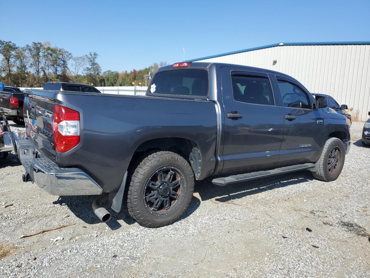 2017 Toyota Tundra VIN 5TFDW5F14HX599808 Copart auction photo, side / minor dent/scratches damage thumbnail 3