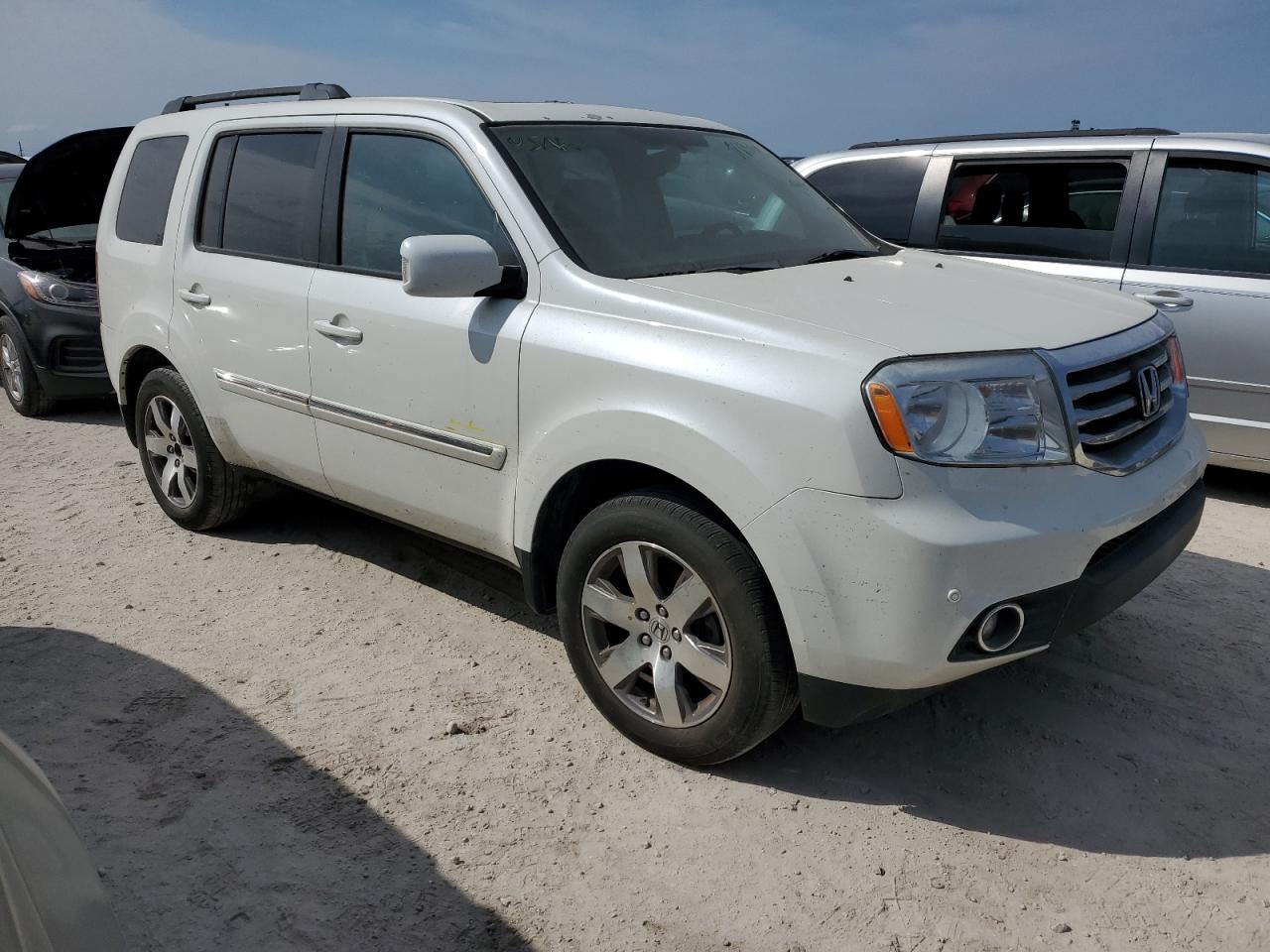 2014 Honda Pilot VIN 5FNYF3H91EB001530 Copart auction photo, water/flood / minor dent/scratches damage thumbnail 4