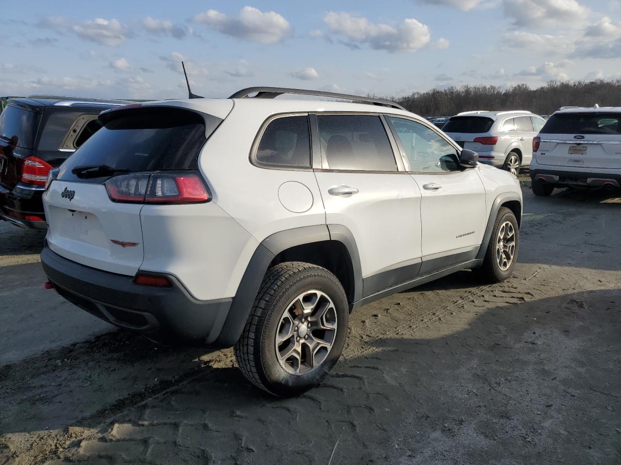 2020 Jeep Cherokee VIN 1C4PJMBX8LD557278 Copart auction photo, front end damage thumbnail 3