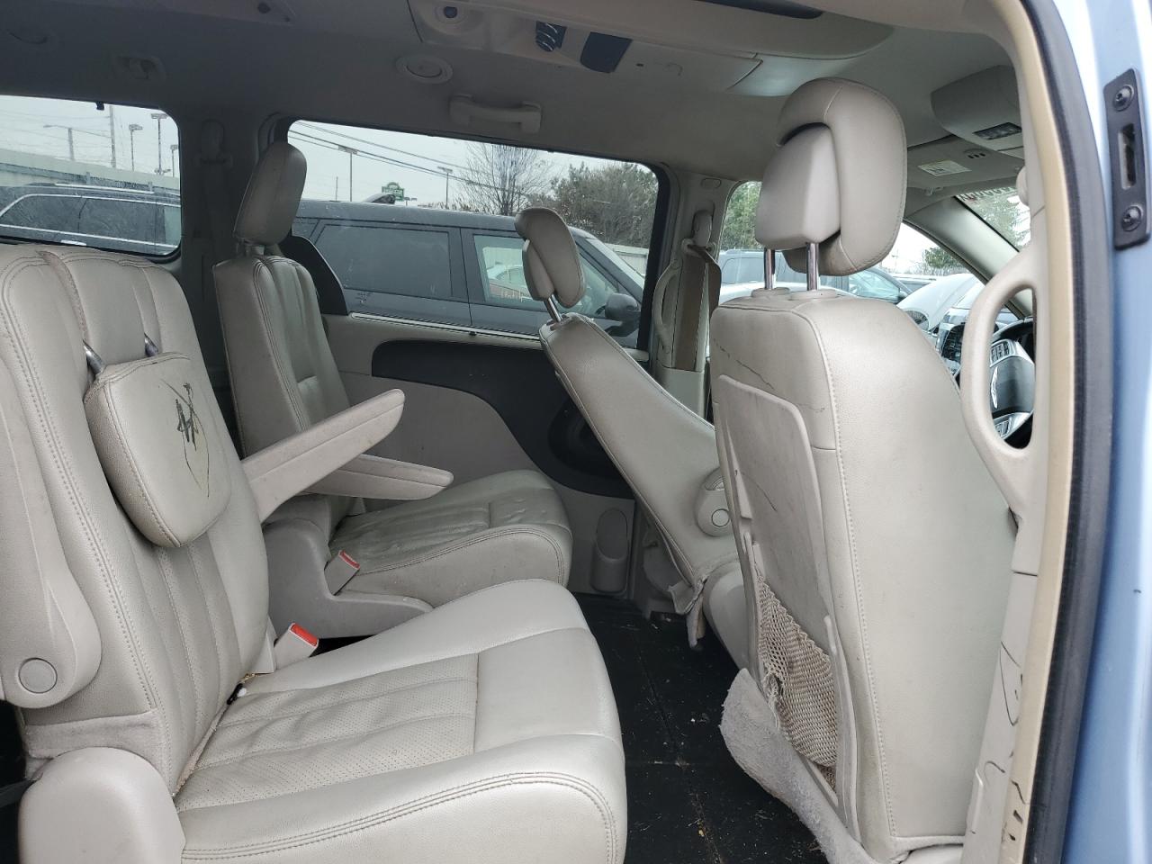 2013 Chrysler Town & Country VIN 2C4RC1CG8DR565461 Copart auction photo, front end damage thumbnail 11
