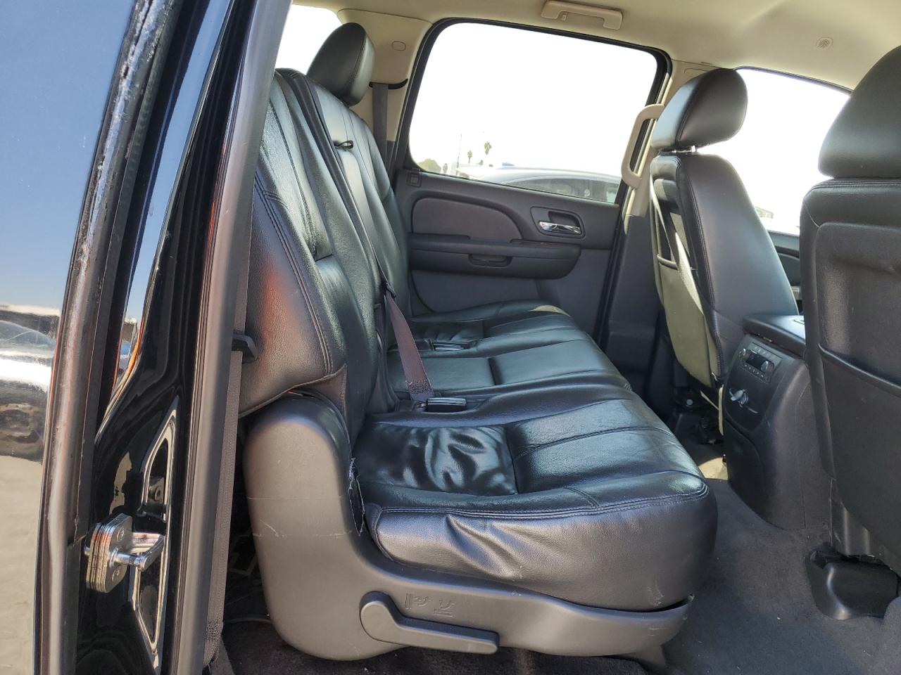 2014 Chevrolet Suburban VIN 1GNSCJE00ER230615 Copart auction photo, front end damage thumbnail 11