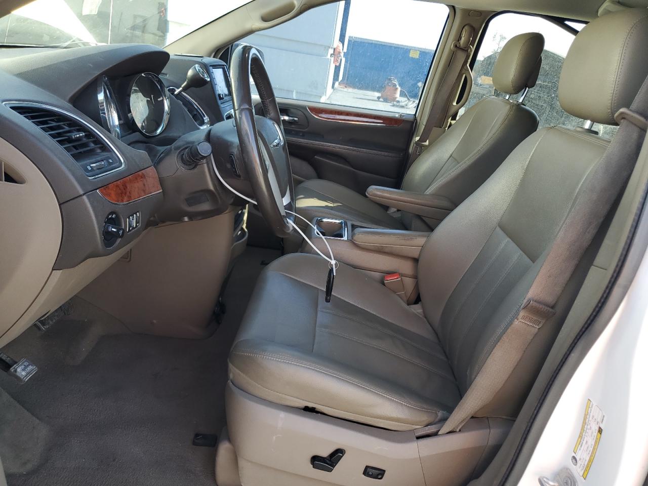 2015 Chrysler Town & Country VIN 2C4RC1BG8FR562466 Copart auction photo, rear end damage thumbnail 7