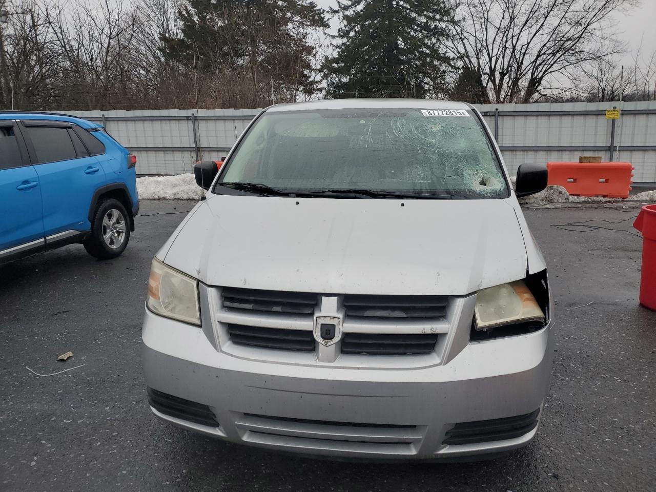 2009 Dodge Caravan VIN 2D8HN44E29R533022 Copart auction photo, vandalism / burn damage thumbnail 5