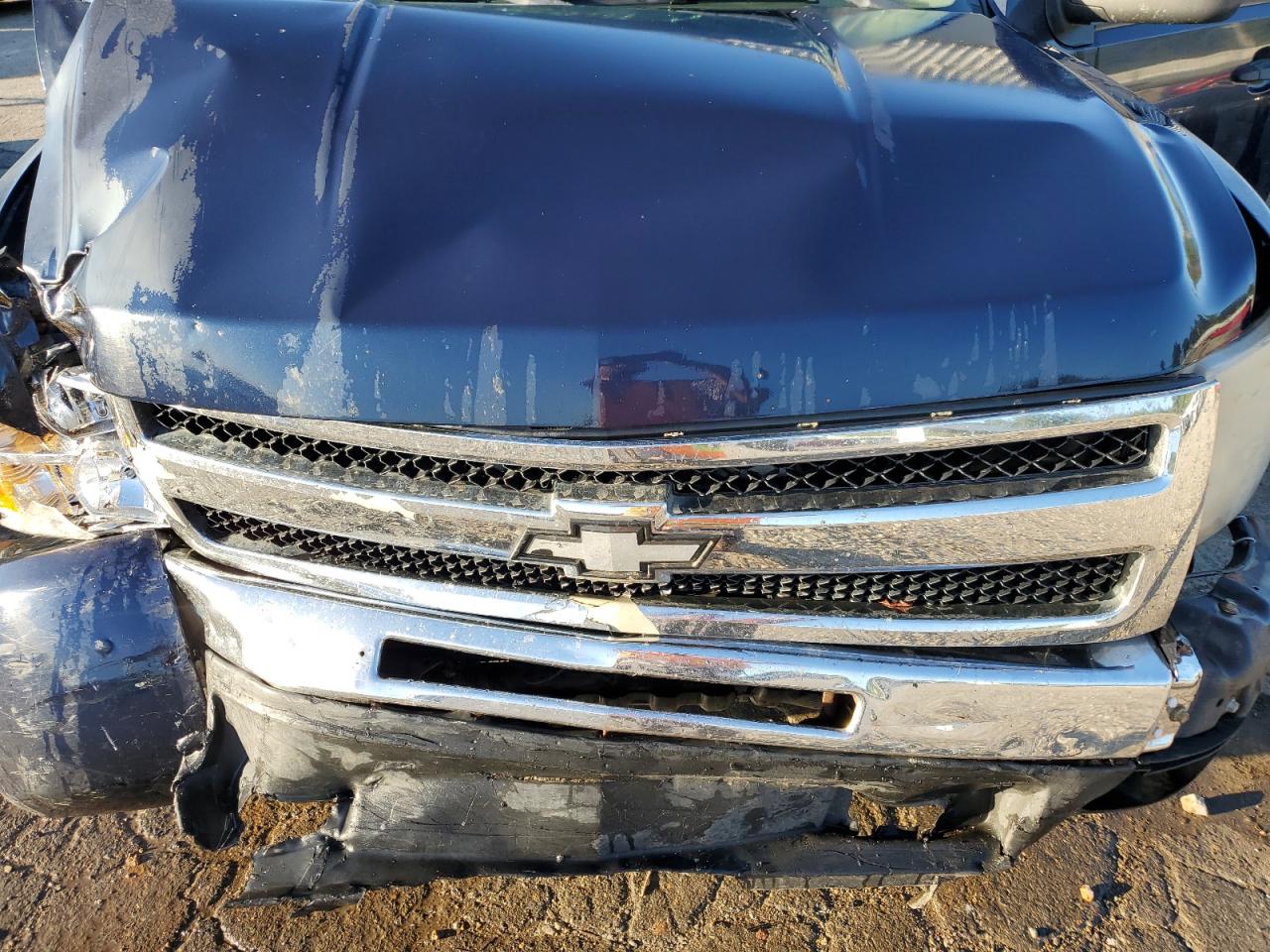 2010 Chevrolet Silverado VIN 1GCSKSE33AZ232817 Copart auction photo, front end damage thumbnail 11