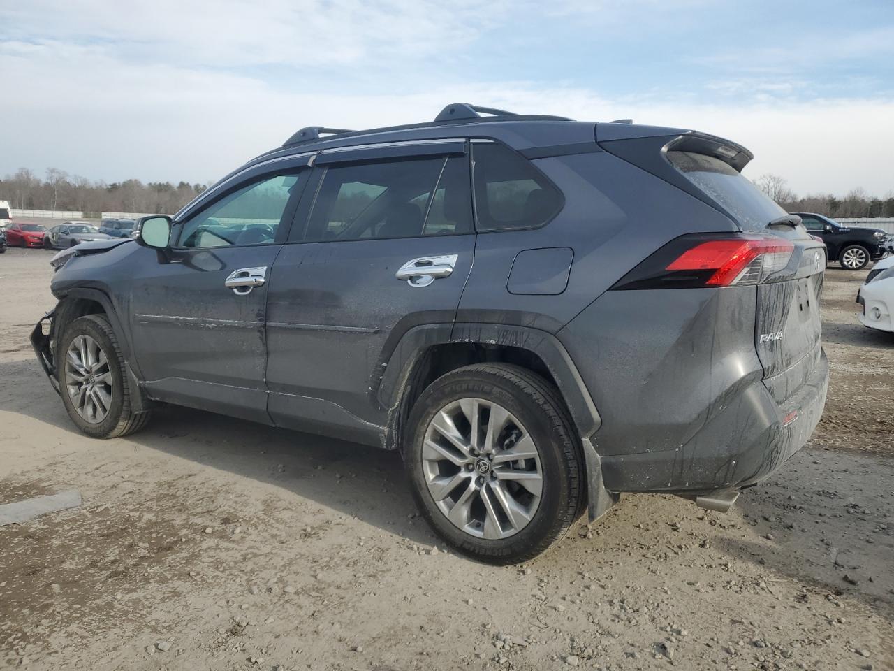 2024 Toyota RAV 4 VIN 2T3A1RFVXRC435546 Copart auction photo, front end / minor dent/scratches damage thumbnail 2