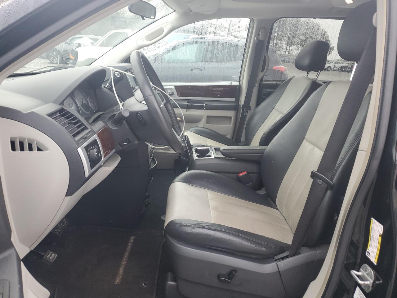 2010 Chrysler Town & Country VIN 2A4RR8DX3AR472522 Copart auction photo, front end damage thumbnail 7