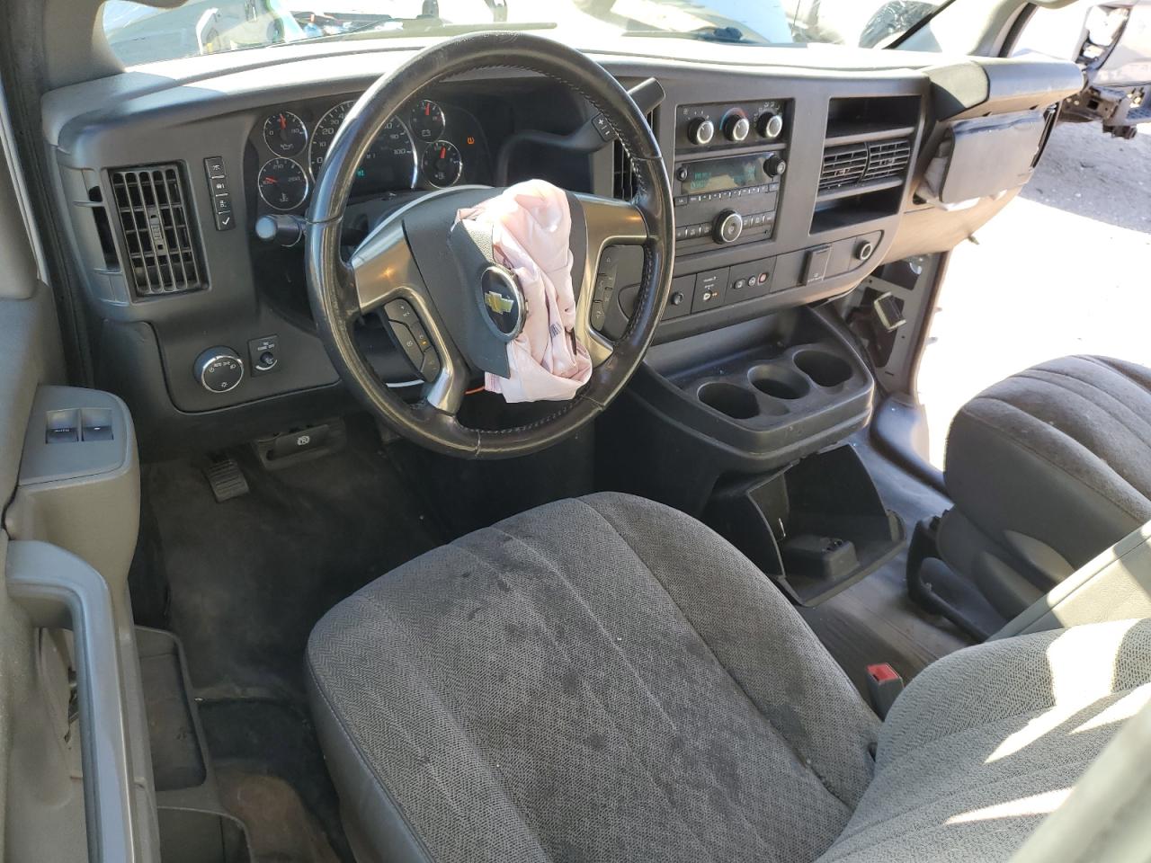 2018 Chevrolet Express VIN 1GCWGAFP9J1344972 Copart auction photo, side / front end damage thumbnail 8