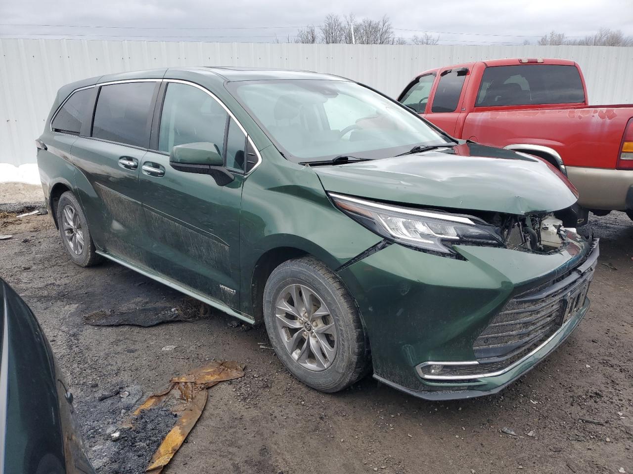 2021 Toyota Sienna VIN 5TDYRKECXMS007368 Copart auction photo, front end / minor dent/scratches damage thumbnail 4