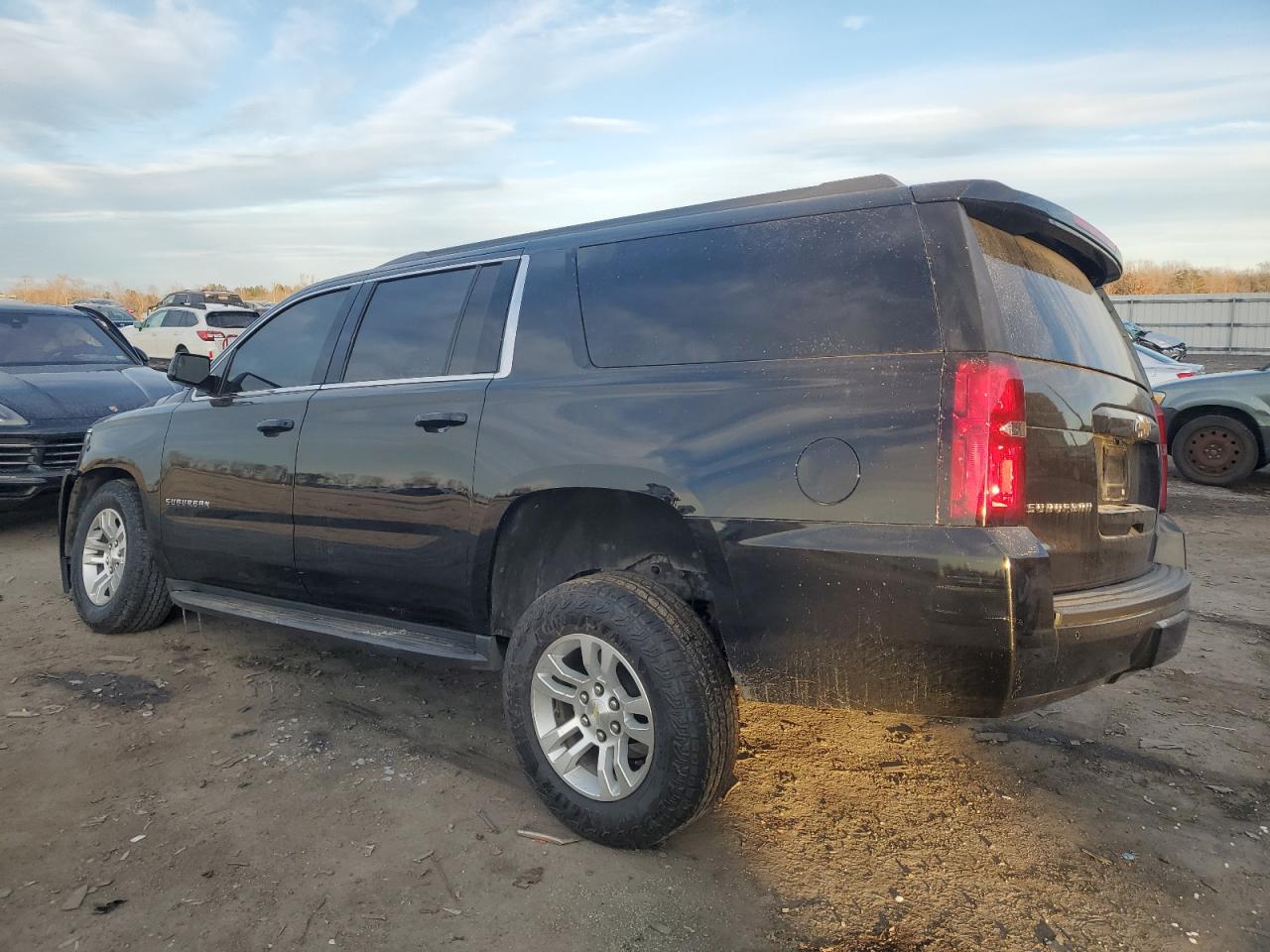 2020 Chevrolet Suburban VIN 1GNSKGKC6LR209091 Copart auction photo, front end / side damage thumbnail 2