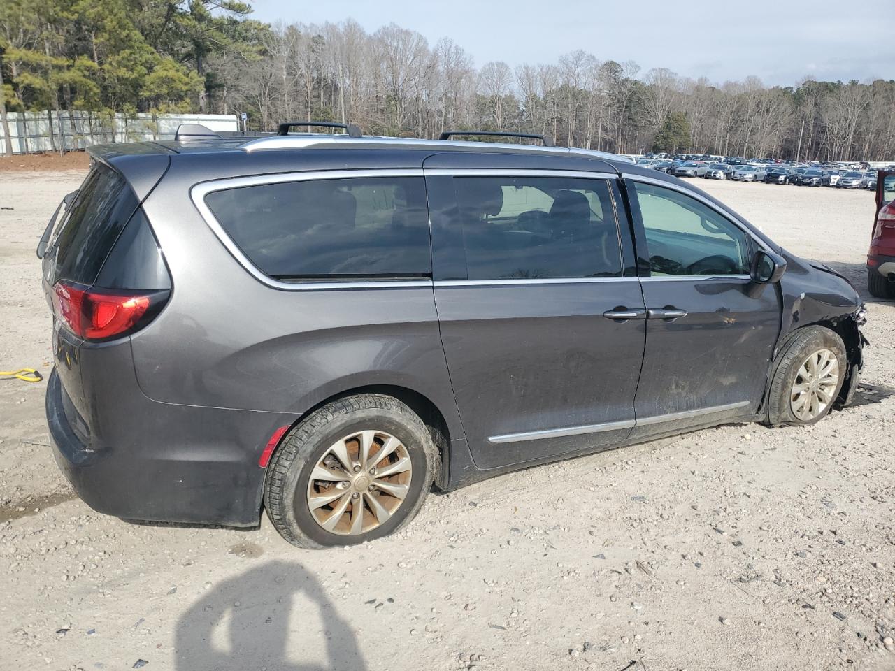 2018 Chrysler Pacifica VIN 2C4RC1BG0JR204609 Copart auction photo, front end / side damage thumbnail 3