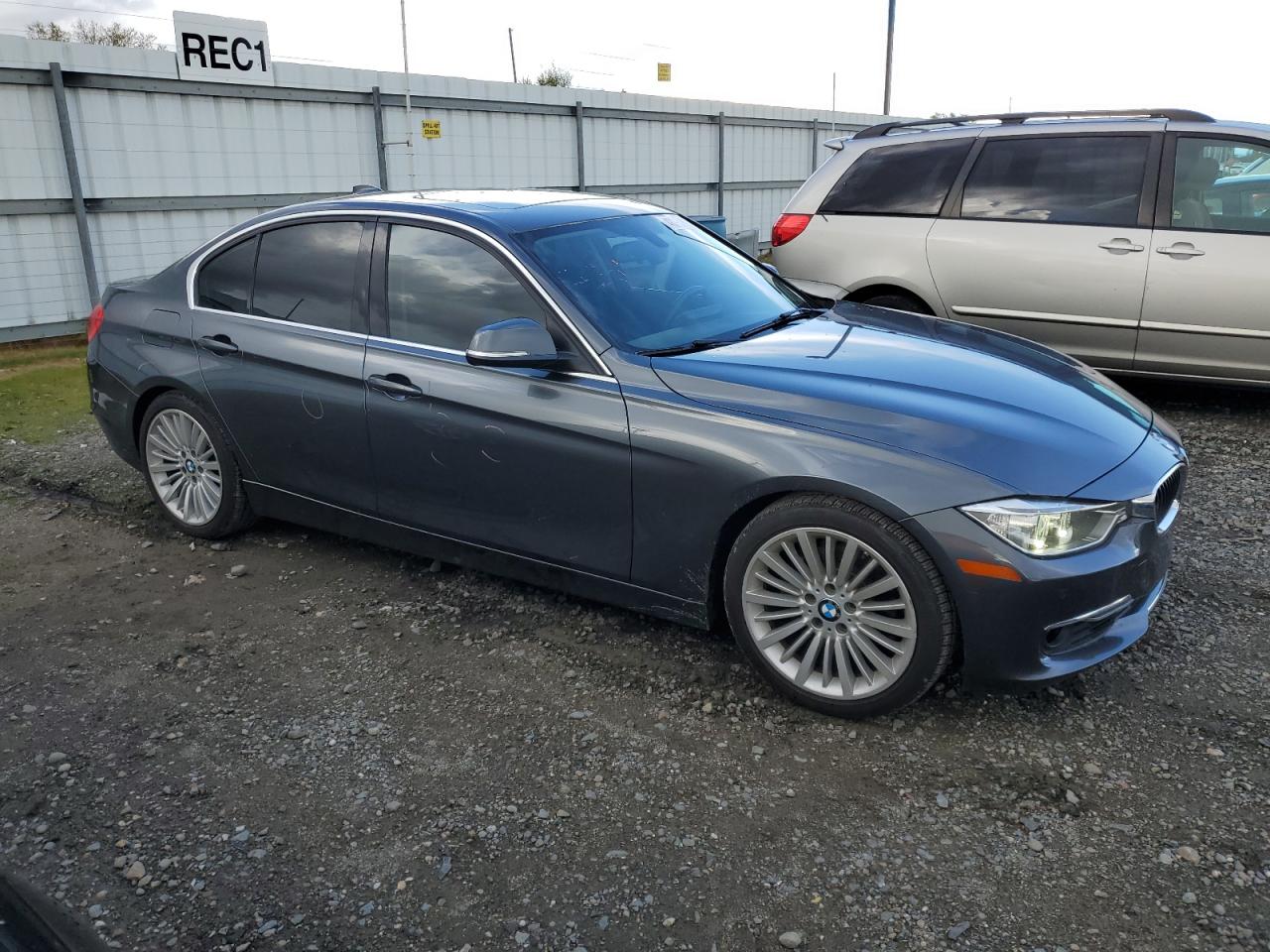 2014 BMW 3er VIN WBA3C1C58EK115861 Copart auction photo, minor dent/scratches damage thumbnail 4