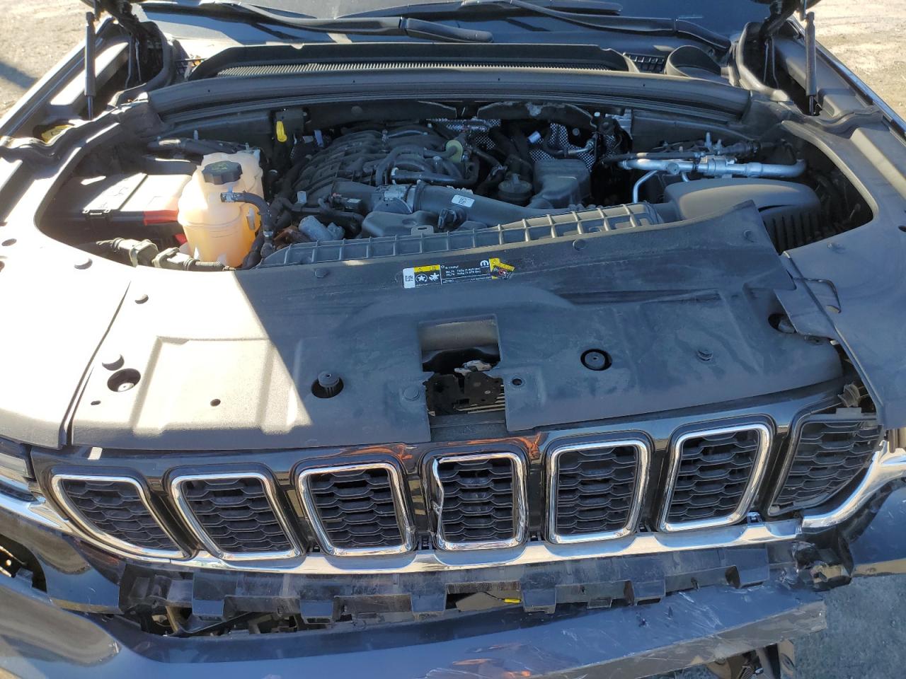 2021 Jeep Grand Cherokee VIN 1C4RJKBG1M8156775 Copart auction photo, front end / minor dent/scratches damage thumbnail 14