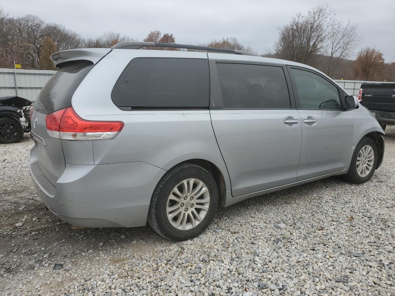 2012 Toyota Sienna VIN 5TDYK3DC1CS271900 Copart auction photo, front end damage thumbnail 3