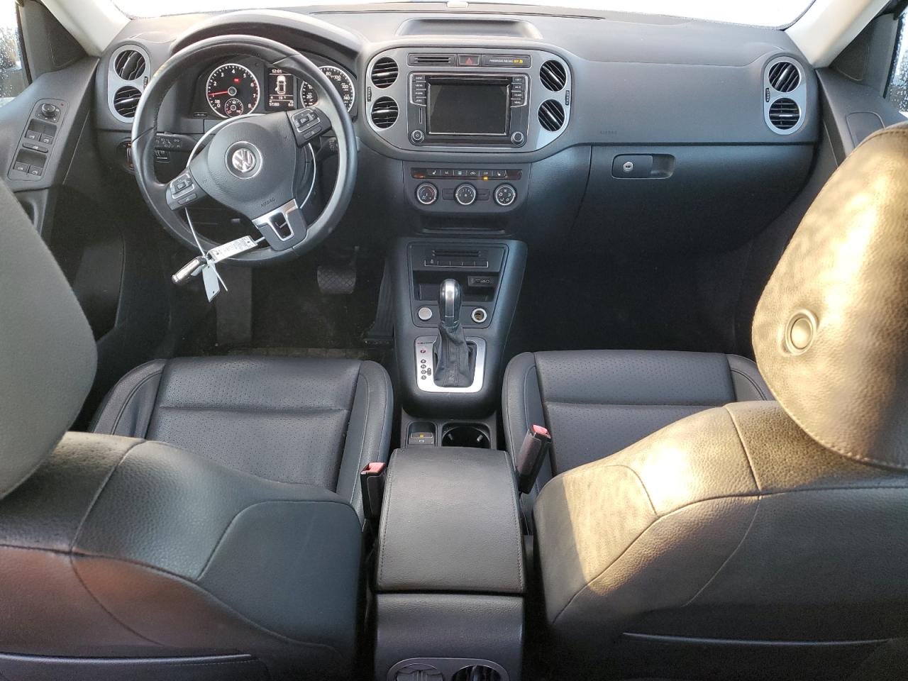 2017 Volkswagen Tiguan VIN WVGBV7AX0HK029816 Copart auction photo, normal wear / minor dent/scratches damage thumbnail 8