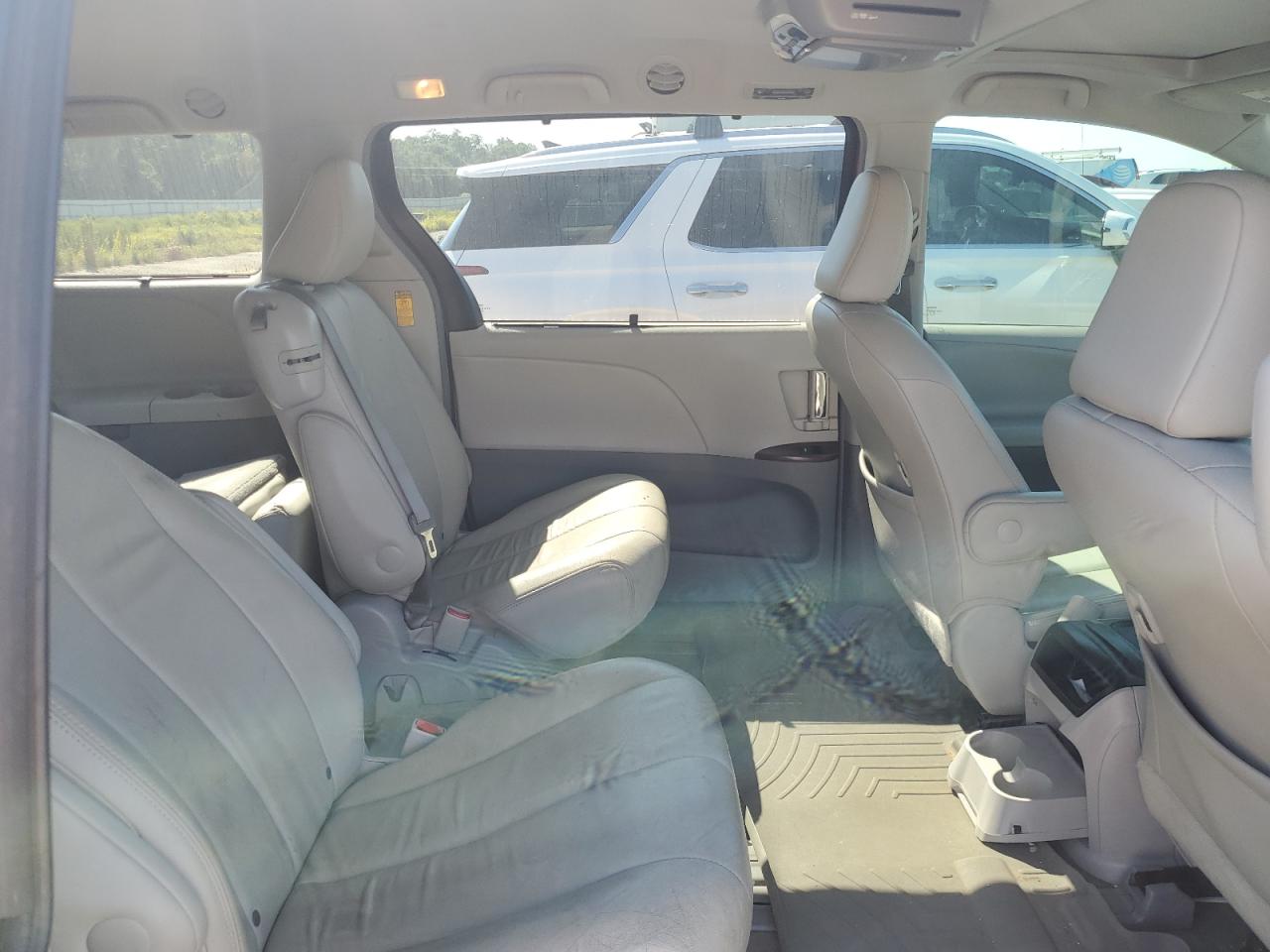 2014 Toyota Sienna VIN 5TDYK3DC4ES519852 Copart auction photo, rear end / minor dent/scratches damage thumbnail 11