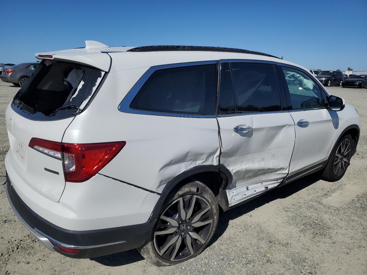 2021 Honda Pilot VIN 5FNYF5H91MB015535 Copart auction photo, all over damage thumbnail 3