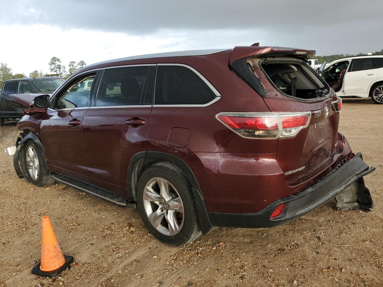 2016 Toyota Highlander VIN 5TDYKRFH3GS171153 Copart auction photo, front end / rear end damage thumbnail 2