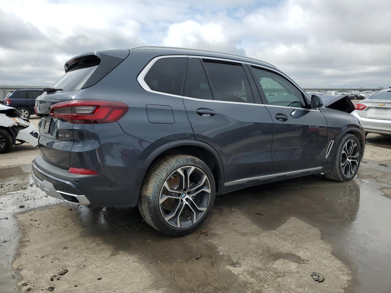 2020 BMW X5 VIN 5UXCR4C00L9D01908 Copart auction photo, front end / hail damage thumbnail 3