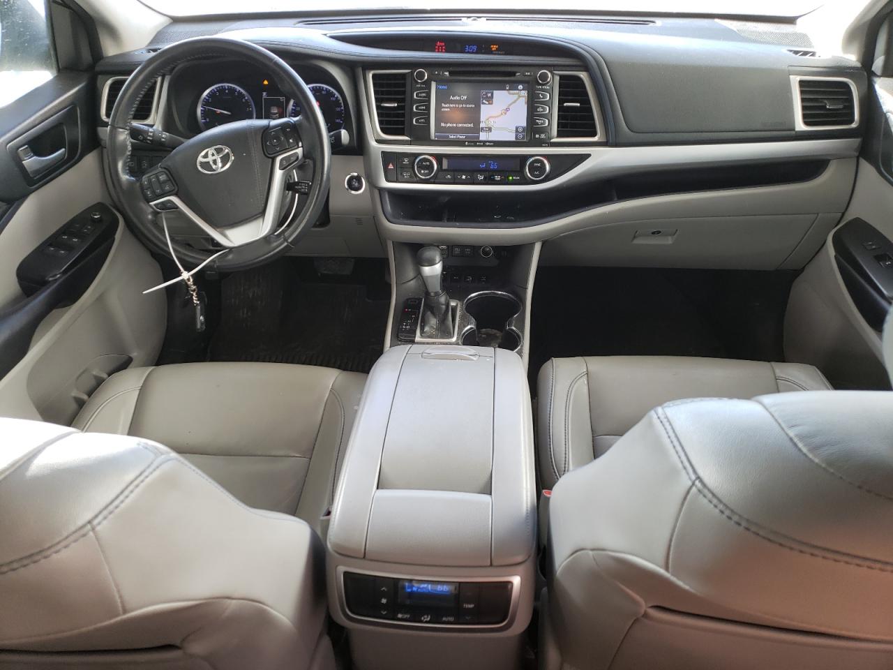 2018 Toyota Highlander VIN 5TDJZRFH6JS539605 Copart auction photo, front end damage thumbnail 8