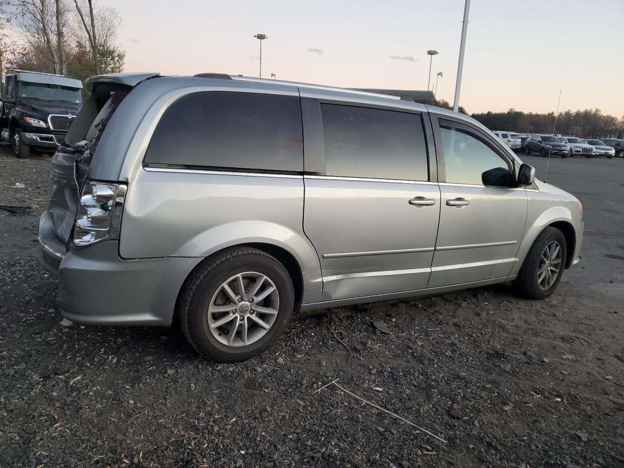 2019 Dodge Caravan VIN 2C4RDGCG1KR690959 Copart auction photo, rear end / minor dent/scratches damage thumbnail 3