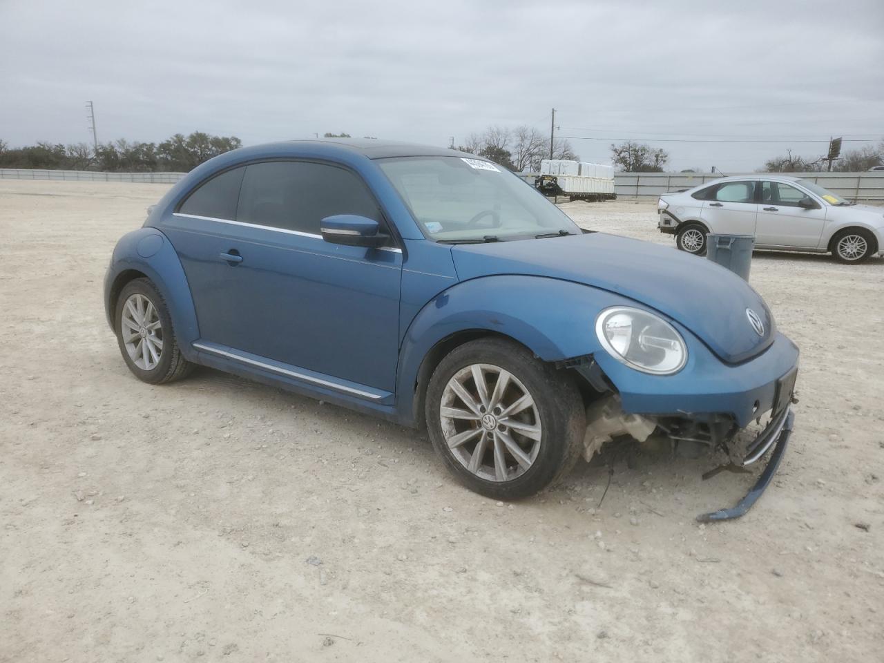 2018 Volkswagen Beetle VIN 3VWJD7AT4JM701629 Copart auction photo, front end / side damage thumbnail 4