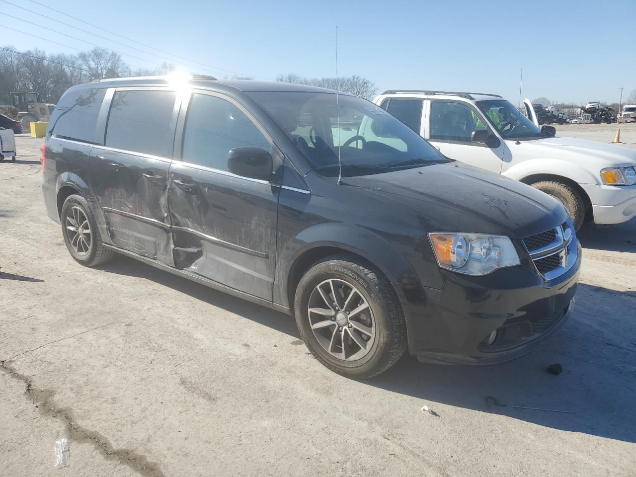 2017 Dodge Caravan VIN 2C4RDGCG2HR666565 Copart auction photo, side / front end damage thumbnail 4